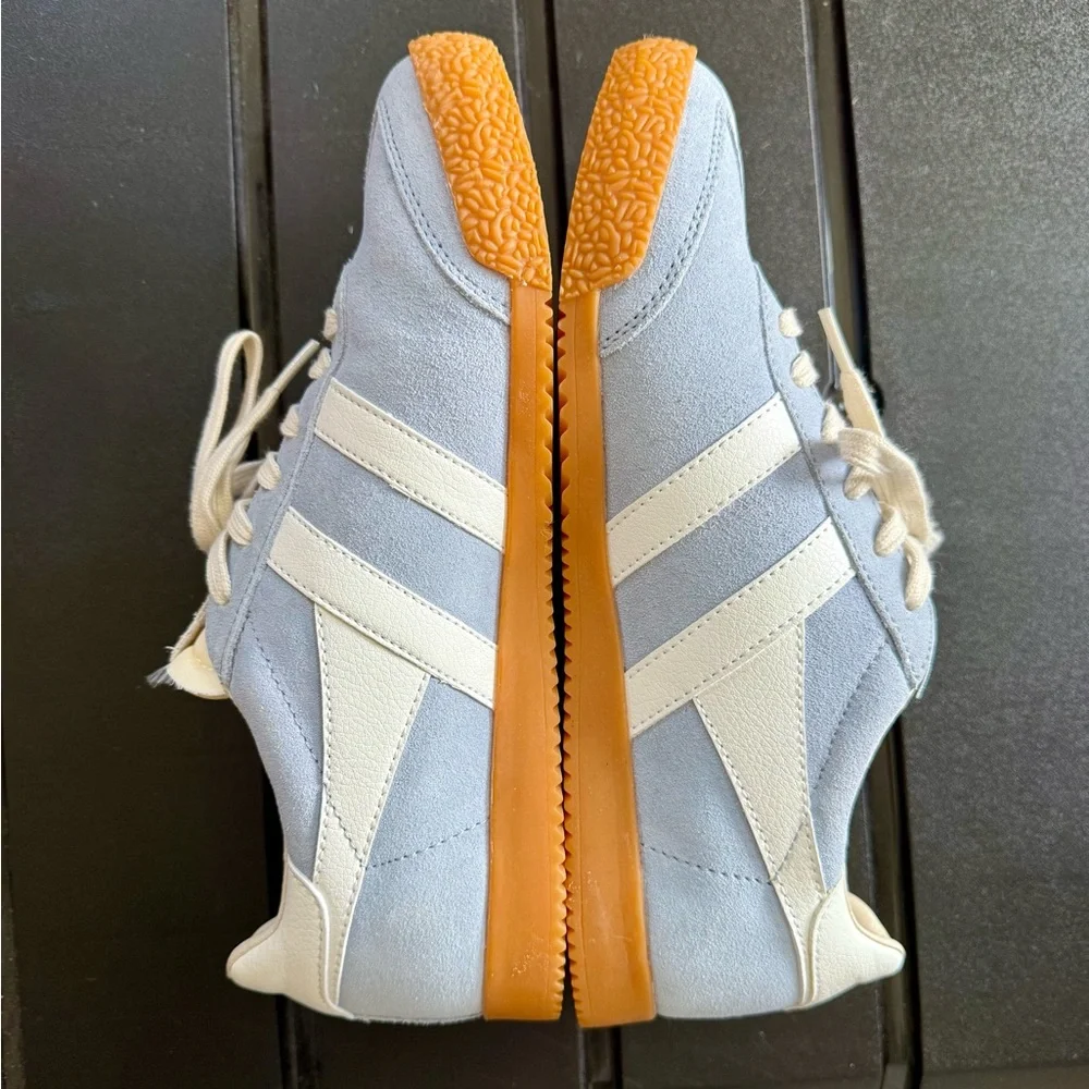 Gola Suede Trainer in Light Blue and Cream - Picture 2 of 6
